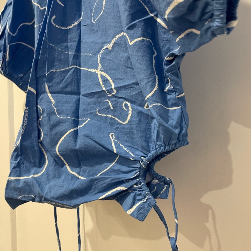 Cropped Abstract Patterned Top - Picture 4 of 5